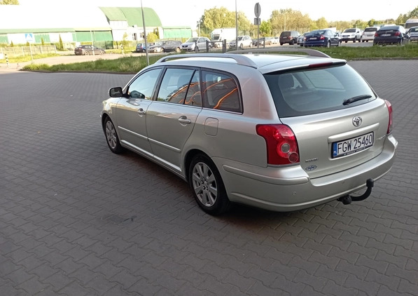 Toyota Avensis cena 17900 przebieg: 252123, rok produkcji 2008 z Stary Sącz małe 781